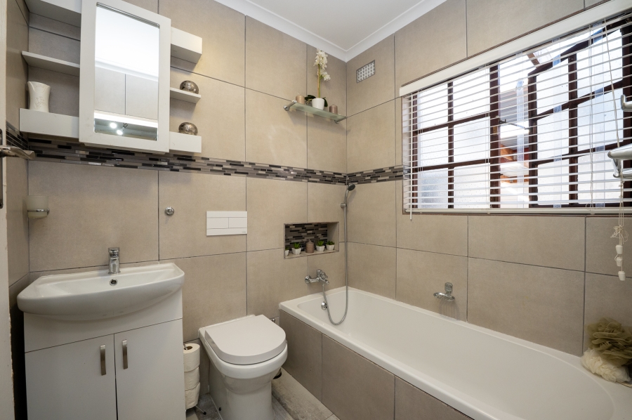 4 Bedroom Property for Sale in Perm Gardens Western Cape
